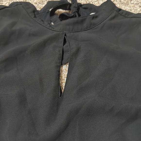 Abercrombie & Fitch Black Short Sleeve Cut Out Back Tie Blouse - Picture 2 of 8